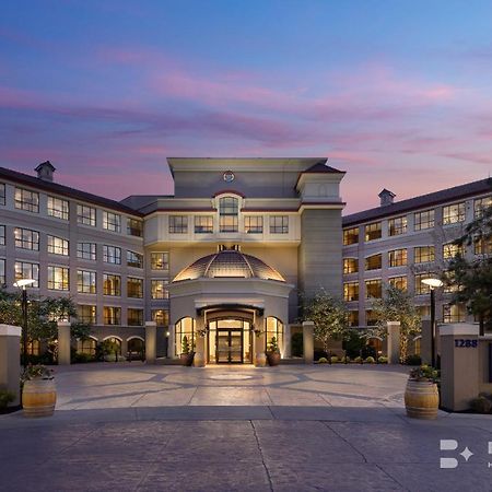 The Royal Kelowna - Bellstar Hotels & Resorts Exteriör bild