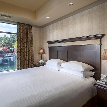The Royal Kelowna - Bellstar Hotels & Resorts Exteriör bild