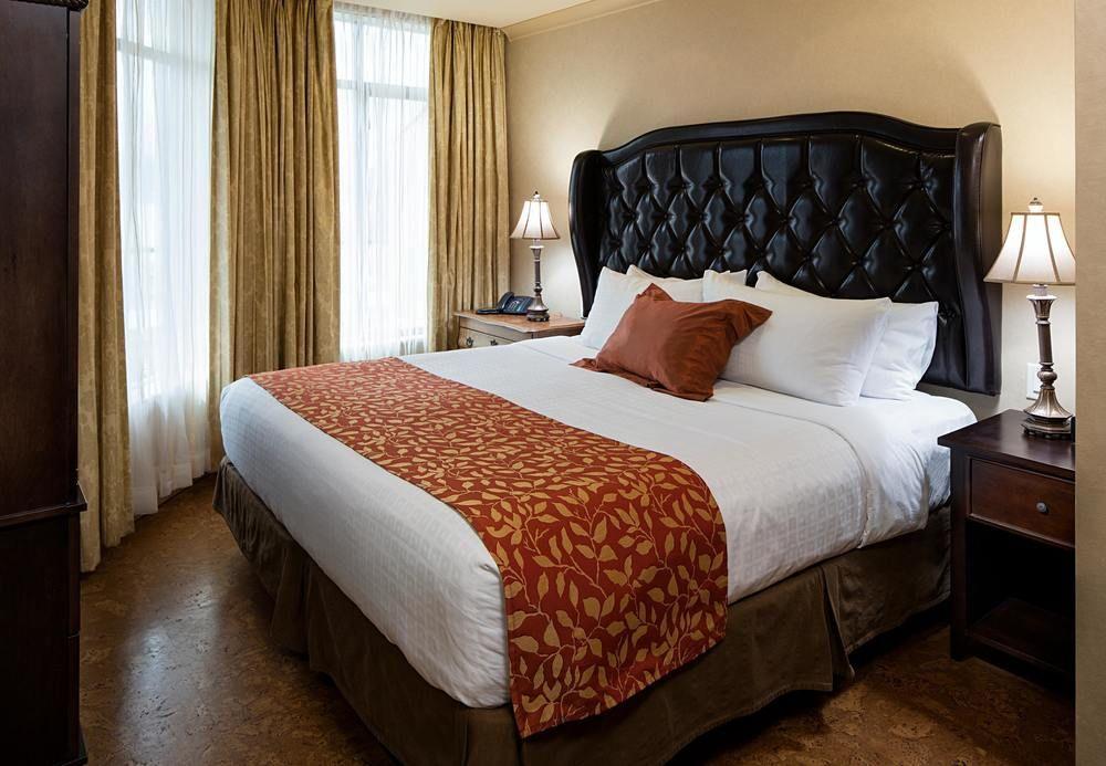 The Royal Kelowna - Bellstar Hotels & Resorts Exteriör bild