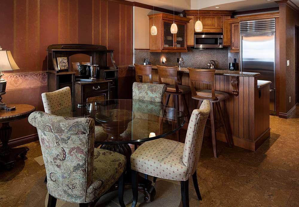 The Royal Kelowna - Bellstar Hotels & Resorts Exteriör bild