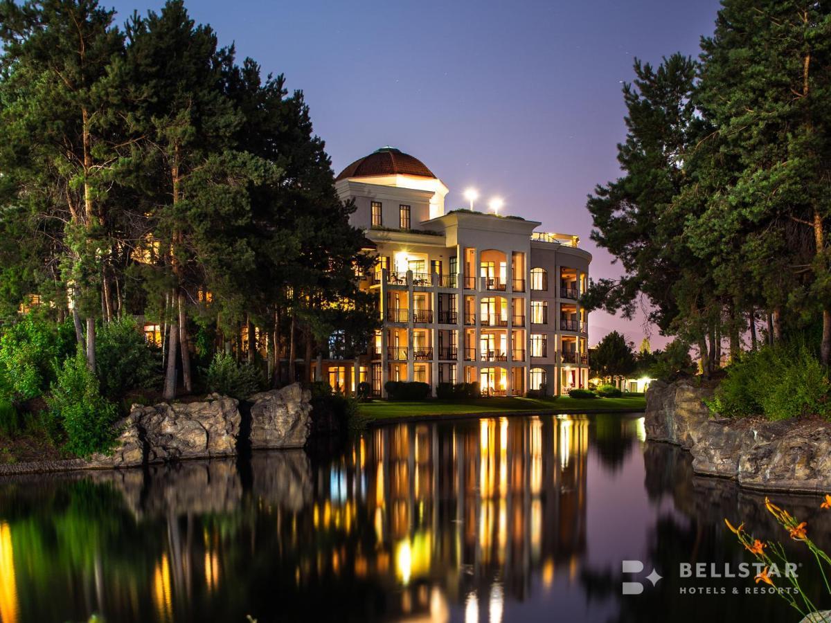 The Royal Kelowna - Bellstar Hotels & Resorts Exteriör bild