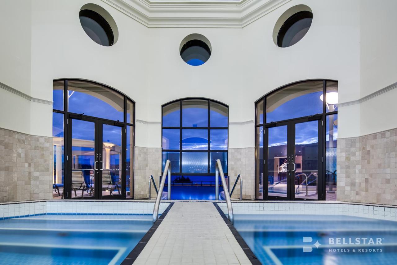 The Royal Kelowna - Bellstar Hotels & Resorts Exteriör bild