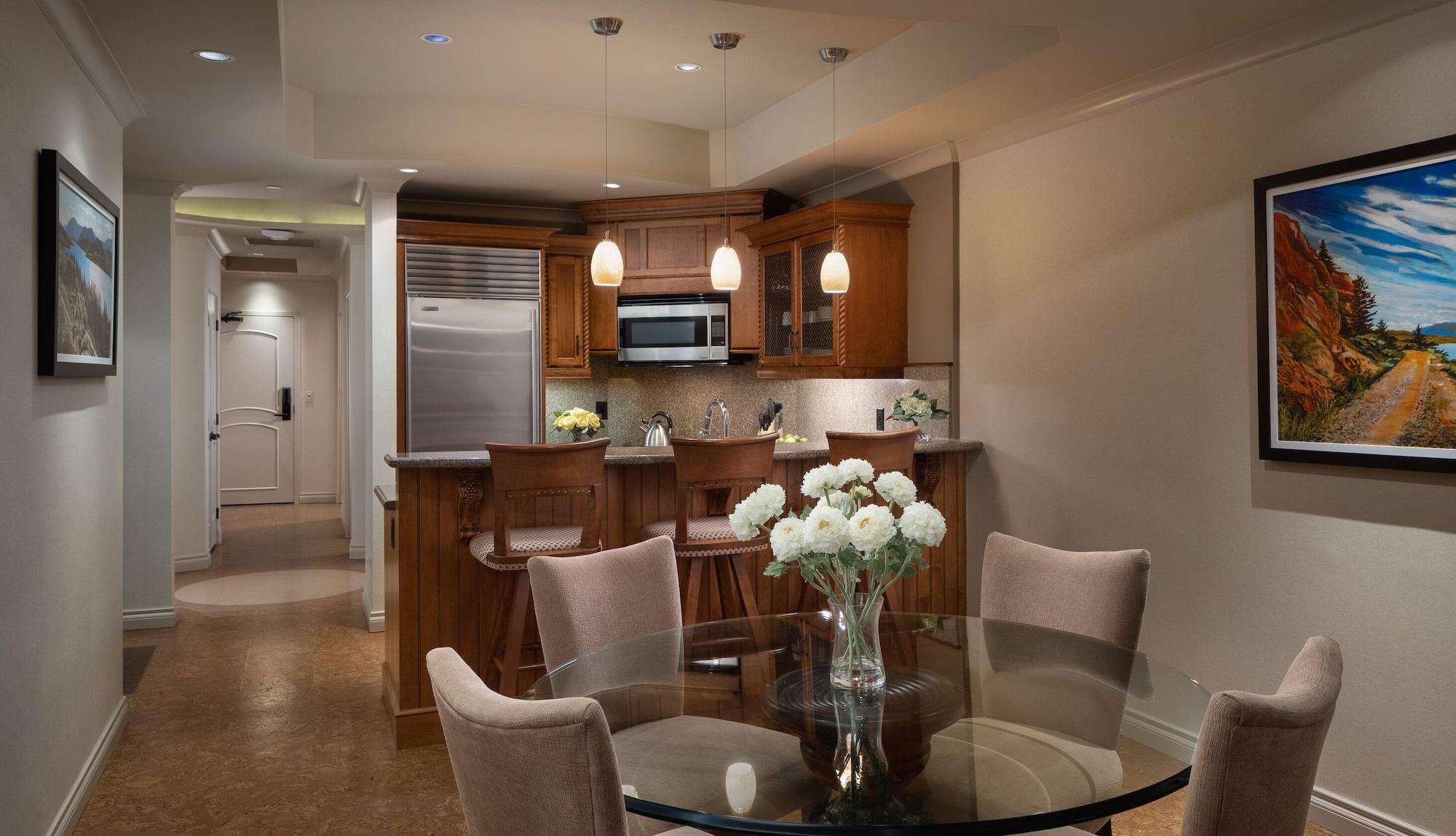 The Royal Kelowna - Bellstar Hotels & Resorts Exteriör bild