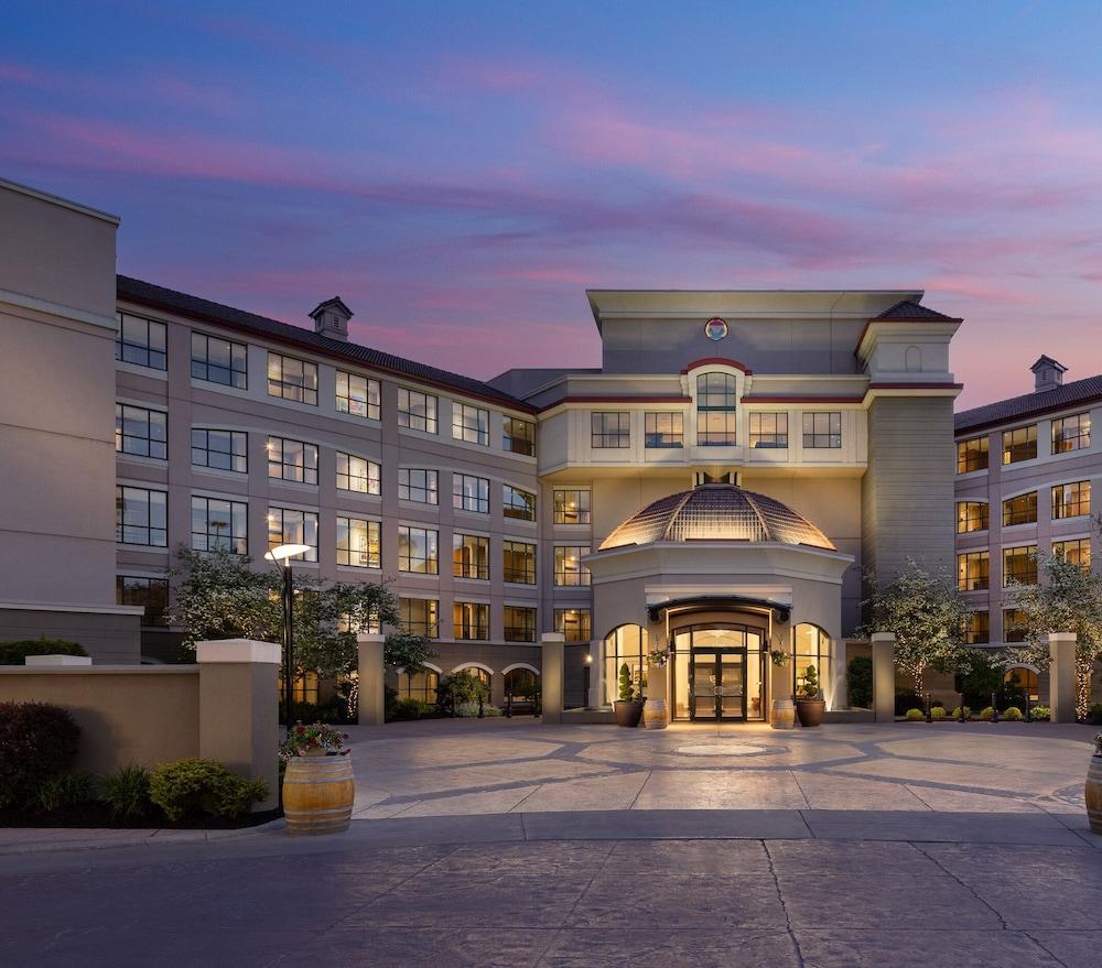 The Royal Kelowna - Bellstar Hotels & Resorts Exteriör bild