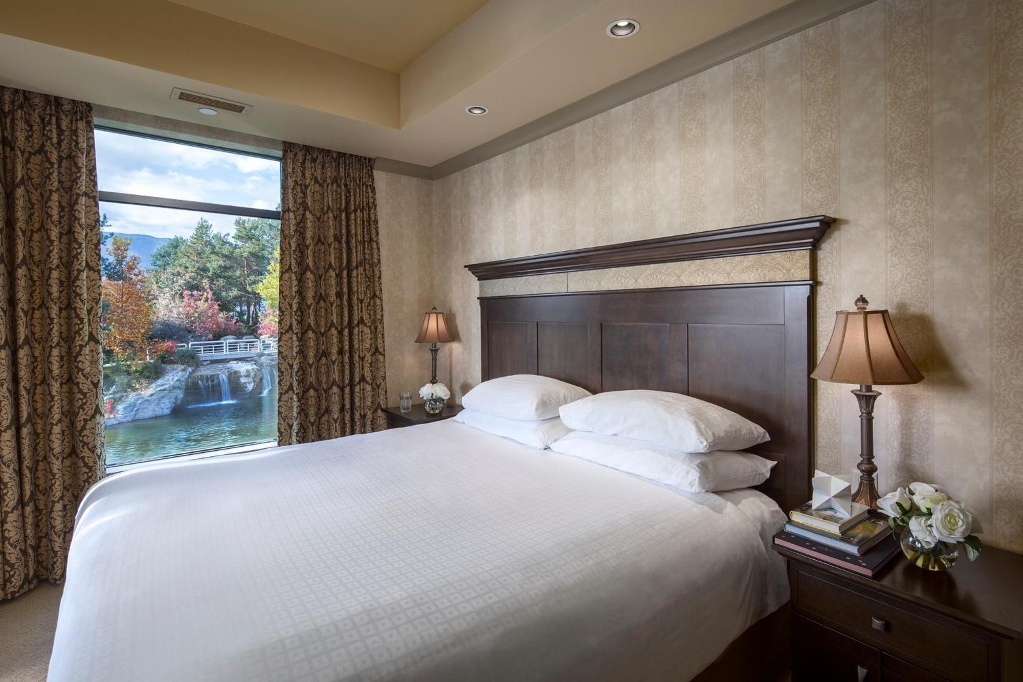 The Royal Kelowna - Bellstar Hotels & Resorts Exteriör bild